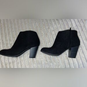Black Old Navy booties - Size 10